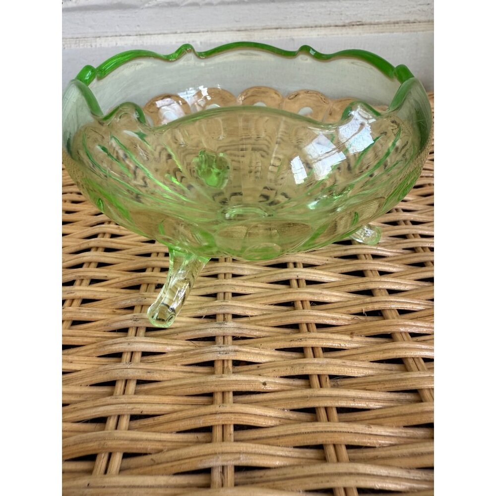 Vintage 30's Green Glass Uranium 3 Footed Rose Bowl Vase - Picture 11 of 16